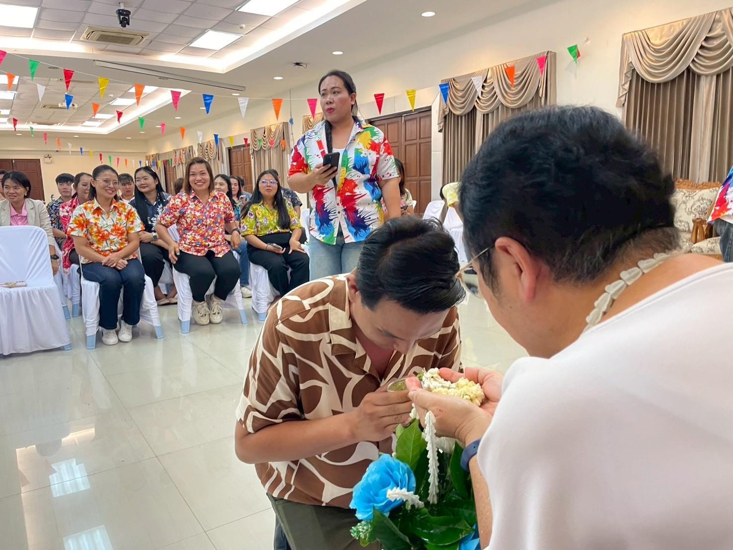 33. วันที่ 26 เมษายน 2568 สาขาการบริหารการศึกษา ได้จัดกิจกรรมรดน้ำดำหัวคณาจารย์ระดับบัณฑิตศึกษา ประจำสาขาการบริหารการศึกษา ณ ห้องประชุมครุร่มสัก 1 ชั้น 3 อาคารคณะครุศาสตร์